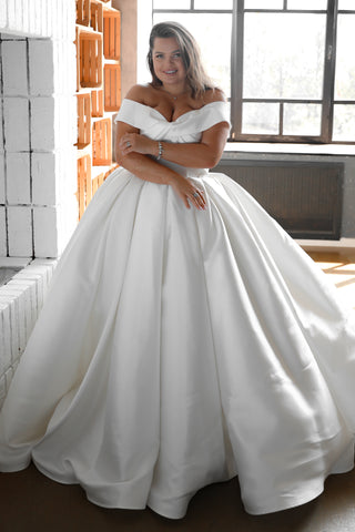 Plus Size Wedding Dress Seiliny - Olivia Bottega