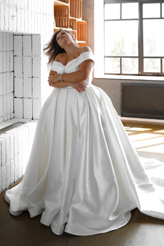 Plus Size Wedding Dress Seiliny - Olivia Bottega