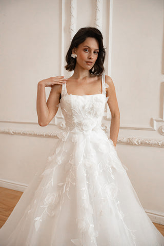 Floral Lace Wedding Dress Chyanne with Detachable Wings - Olivia Bottega