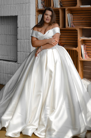 Plus Size Wedding Dress Seiliny - Olivia Bottega