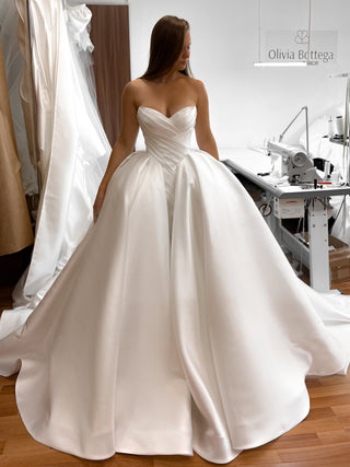 Basque Waist Wedding Gown Oceania - Olivia Bottega